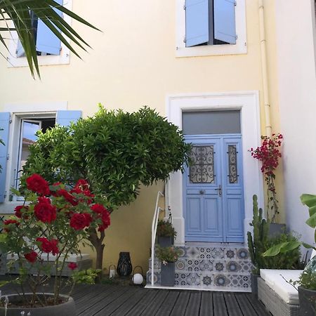 Notre Maison Aux Volets Bleus Ouveillan Exterior foto